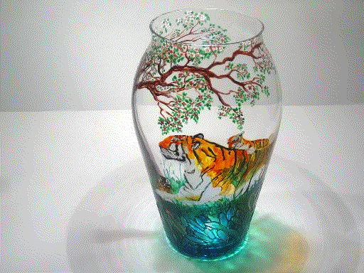 Animated GIF Image of a Tiger Mother with her cubs, Handpainted on a Crystal Vase